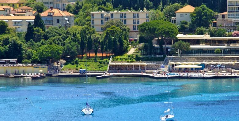 Hotel Komodor  Odmor u Dubrovniku s pogledom na more Dubrovnik Dalmacija Hrvatska  240 EUR  2x nocenje u dvokrevetnoj Standard sobi pogled more za 2 osobe Polupansion dorucak i vecera 