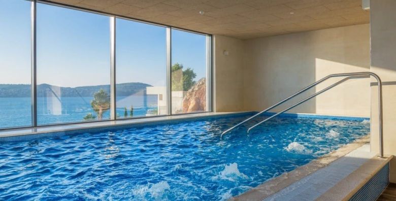 Hotel Ola  Uskrsni wellness odmor u Adults only hotelu  Trogir Dalmacija Hrvatska  128 EUR  1x nocenje u dvokrevetnoj Superior ili Superior Plus sobi s pogledom na more i balkonom za 2 osobe Polupansion bogati buffet dorucak sa zdravim kutkom i buffet vecera 