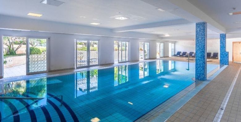 La Luna Island Hotel  All inclusive odmor za velike obitelji na Pagu  Posebna akcija Lun otok Pag Hrvatska  289 EUR  2x nocenje u Standard obiteljskoj sobi pogled park za 2 osobe 2 djece do 11 99 godina i 1 dijete do 4 99 godina besplatno  All inclusive