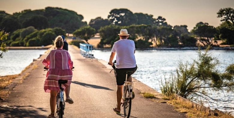 Hotel Neptun  Proljetni aktivni paket dozivljaja na Brijunima Fazana Istra Hrvatska  249 EUR  2x nocenje u dvokrevetnoj sobi park strana za 2 osobe Polupansion