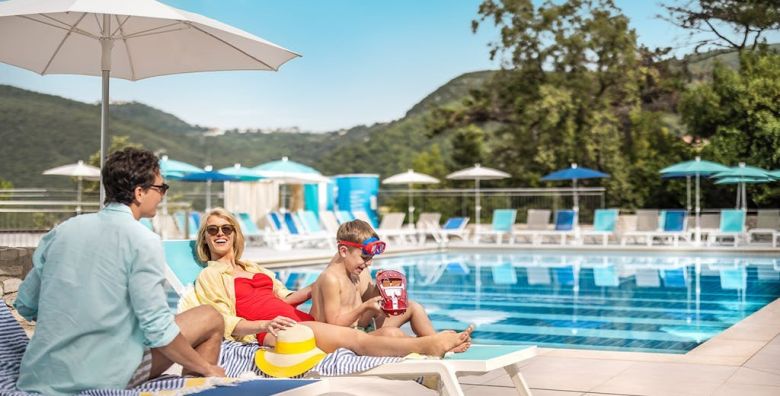 Sunny Rabac by Valamar  Obiteljski odmor za pocetak ljeta Rabac Istra Hrvatska  411 EUR  2x nocenje u dvokrevetnoj sobi 2 1 morska strana za 2 osobe 1 dijete do 17 99 godina besplatno  Sunny puni pansion