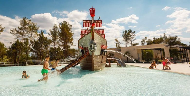 Santa Marina Camping  Prvosvibanjski obiteljski odmor u Family Prestige mobilnoj kucici Porec Istra Hrvatska  220 €