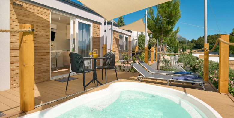 Medora Orbis Mobile Homes  Odmor s privatnim bazenom i polupansionom za 4 osobe Podgora Makarska rivijera Dalmacija Hrvatska  476 €