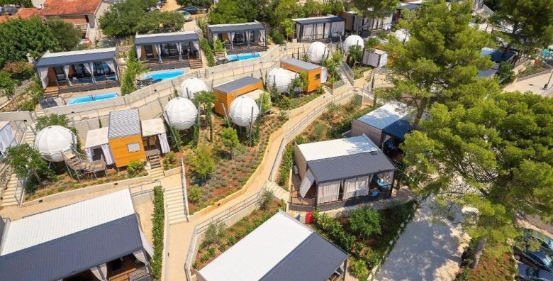 Medora Orbis Mobile Homes  Odmor s privatnim bazenom i polupansionom Podgora Makarska rivijera Dalmacija Hrvatska  306 €