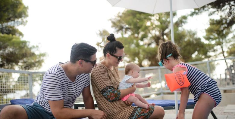 Medora Orbis Mobile Homes  Odmor s privatnim bazenom i polupansionom Podgora Makarska rivijera Dalmacija Hrvatska  459 €