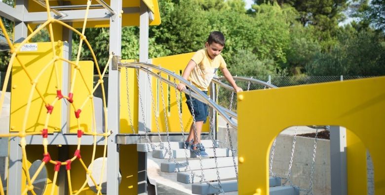 Medora Orbis Mobile Homes  Prvosvibanjski odmor s privatnim bazenom i polupansionom Podgora Makarska rivijera Dalmacija Hrvatska  512 €