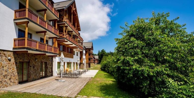 Forest Hotel Videc  Ljetni wellness odmor na Pohorju tijekom tjedna Pohorje Slovenija  229 EUR  2x nocenje u dvokrevetnoj sobi s pomocnim lezajem i prostranim balkonom za 2 osobe 1 dijete do 6 godina besplatno  Polupansion