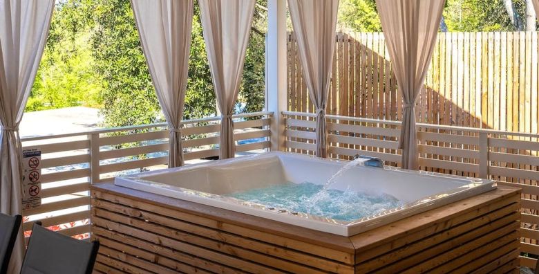 Camping Tina Vrsar  Deluxe mobilne kucice Vrsar Istra Hrvatska  196 €