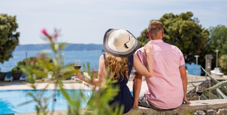 Hotel Resort Drazica  Odmor na Krku u svibnju Krk otok Krk Hrvatska  166 EUR  2x nocenje u dvokrevetnoj sobi za 2 osobe  1 dijete do 9 99 godina besplatno  Polupansion