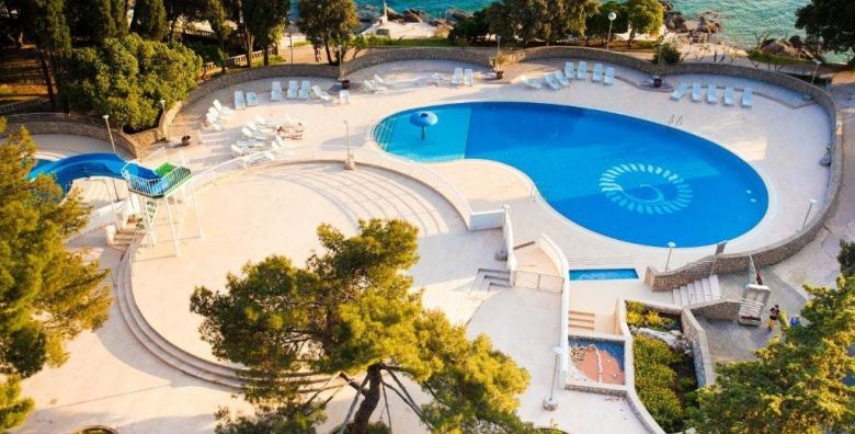 Hotel Resort Drazica  Odmor na Krku u svibnju Krk otok Krk Hrvatska  208 EUR  2x nocenje u dvokrevetnoj sobi za 2 osobe  1 dijete do 9 99 godina besplatno  Polupansion