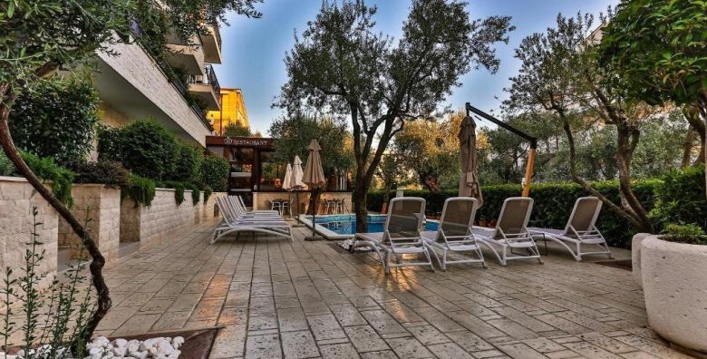 Hotel Harmony by Aycon  First minute kraj ljeta u Petrovcu Petrovac Crna Gora  339 EUR  3x nocenje u dvokrevetnoj Standard sobi s pogledom na planine za 2 osobe Dorucak