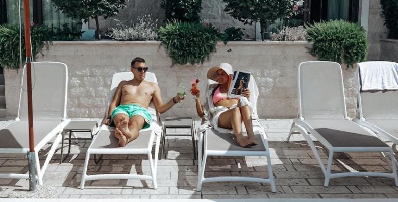 Hotel Harmony by Aycon  First minute kraj ljeta u Petrovcu Petrovac Crna Gora  565 EUR  5x nocenje u dvokrevetnoj Standard sobi s pogledom na planine za 2 osobe Dorucak