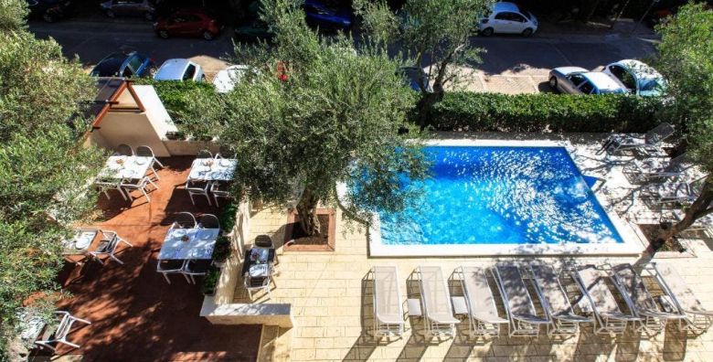 Hotel Harmony by Aycon  First minute ljeto u Petrovcu Petrovac Crna Gora  375 EUR  3x nocenje u dvokrevetnoj Standard sobi s pogledom na planine za 2 osobe Dorucak