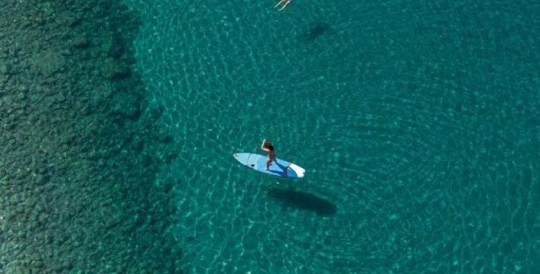 Hotel California by Aycon  First minute ljeto na ekskluzivnoj lokaciji Sveti Stefan Crna Gora  815 EUR  3x nocenje u dvokrevetnoj Superior sobi s pogledom na planinu za 2 osobe Dorucak