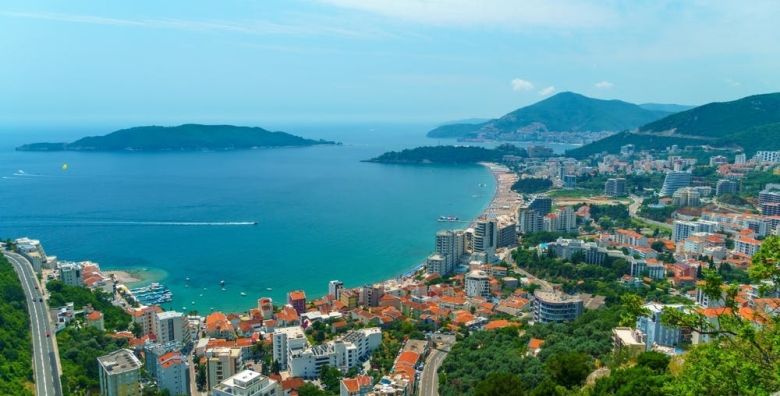 Hotel Bono by Aycon  First minute obiteljski pocetak i kraj ljeta Becici Crna Gora  573 EUR  5x nocenje u dvokrevetnoj Standard sobi s dodatnim lezajem za 2 osobe 1 dijete do 11 99 godina besplatno  Dorucak