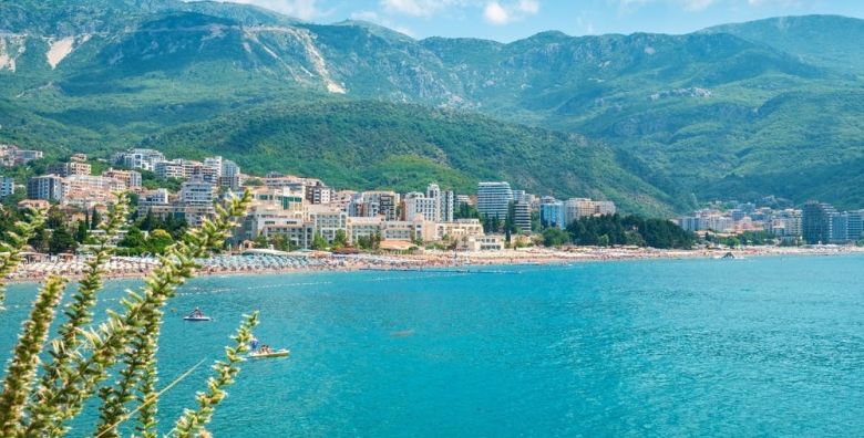 Hotel Bono by Aycon  First minute obiteljsko ljeto Becici Crna Gora  665 EUR  5x nocenje u dvokrevetnoj Standard sobi s dodatnim lezajem za 2 osobe 1 dijete do 11 99 godina besplatno  Dorucak