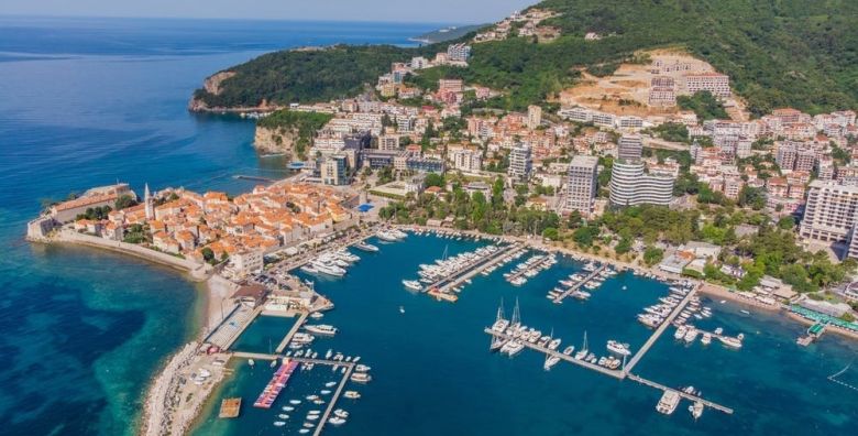 Hotel Bono by Aycon  First minute obiteljsko ljeto Becici Crna Gora  429 EUR  3x nocenje u dvokrevetnoj Standard sobi s dodatnim lezajem za 2 osobe 1 dijete do 11 99 godina besplatno  Dorucak