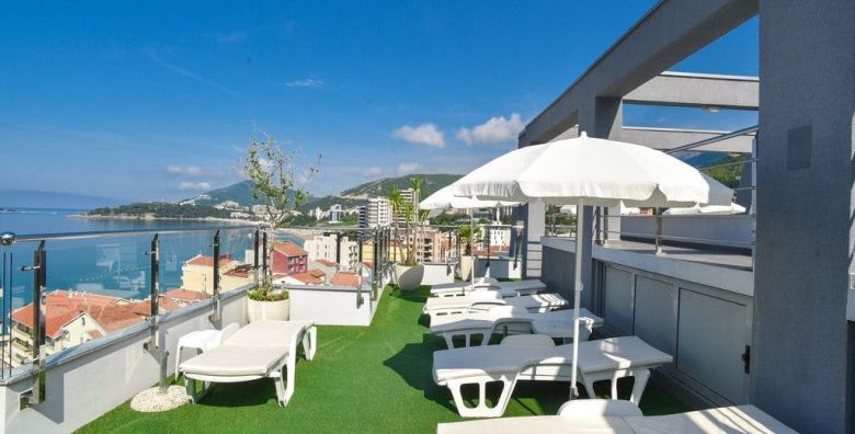 Hotel La Mer by Aycon  First minute obiteljski pocetak i kraj ljeta Rafailovici Crna Gora  555 EUR  5x nocenje u dvokrevetnoj Standard sobi za 2 osobe 1 dijete do 11 99 godina besplatno  Dorucak