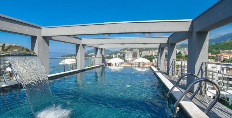 Hotel La Mer by Aycon  First minute obiteljsko ljeto Rafailovici Crna Gora  435 EUR  3x nocenje u dvokrevetnoj Standard sobi za 2 osobe 1 dijete do 11 99 godina besplatno  Dorucak