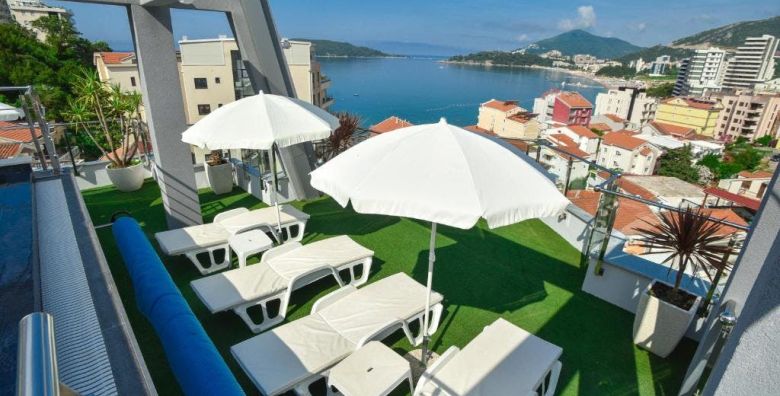 Hotel La Mer by Aycon  First minute obiteljsko ljeto Rafailovici Crna Gora  725 EUR  5x nocenje u dvokrevetnoj Standard sobi za 2 osobe 1 dijete do 11 99 godina besplatno  Dorucak