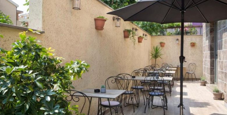 Garni Hotel Vladimir by Aycon  First minute pocetak i kraj ljeta udvoje Budva Crna Gora  472 EUR  5x nocenje u dvokrevetnoj Standard sobi za 2 osobe Dorucak