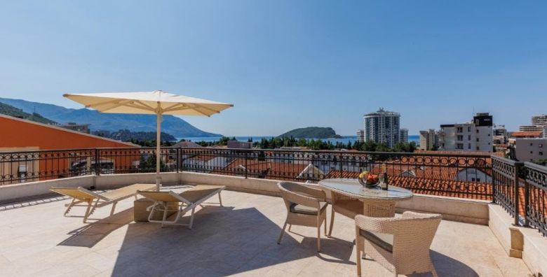 Hotel Kadmo by Aycon  First minute obiteljski kraj ljeta Budva Crna Gora  575 EUR  5x nocenje u dvokrevetnoj Standard sobi za 2 osobe 1 dijete do 11 99 godina besplatno  Dorucak