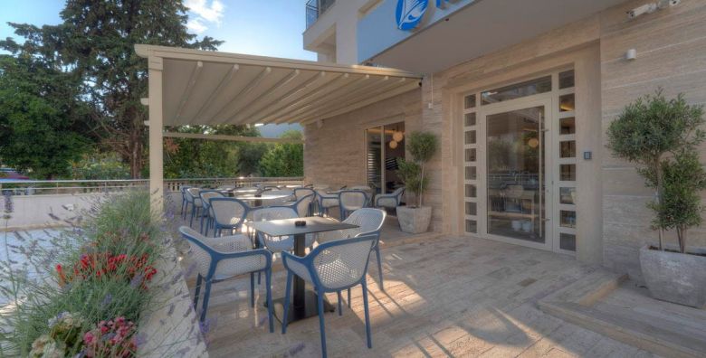 Hotel Idila by Aycon  First minute obiteljski pocetak i kraj ljeta Budva Crna Gora  309 EUR  3x nocenje u dvokrevetnoj Deluxe sobi s pogledom na park za 2 osobe 1 dijete do 11 99 godina besplatno  Dorucak