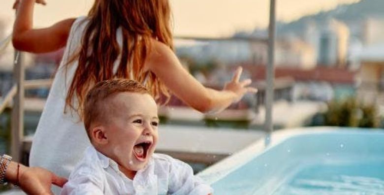 Hotel Diplomat by Aycon  First minute obiteljsko ljeto uz more Budva Crna Gora  485 EUR  3x nocenje u dvokrevetnoj Standard sobi za 2 osobe 1 dijete do 11 99 godina besplatno  Dorucak