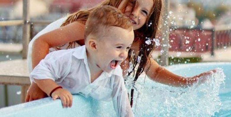 Hotel Diplomat by Aycon  First minute obiteljsko ljeto uz more Budva Crna Gora  805 EUR  5x nocenje u dvokrevetnoj Standard sobi za 2 osobe 1 dijete do 11 99 godina besplatno  Dorucak