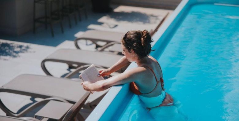 Hotel Diplomat by Aycon  First minute obiteljsko ljeto uz more Budva Crna Gora  1 325 EUR  7x nocenje u dvokrevetnoj Standard sobi za 2 osobe 1 dijete do 11 99 godina besplatno  Dorucak