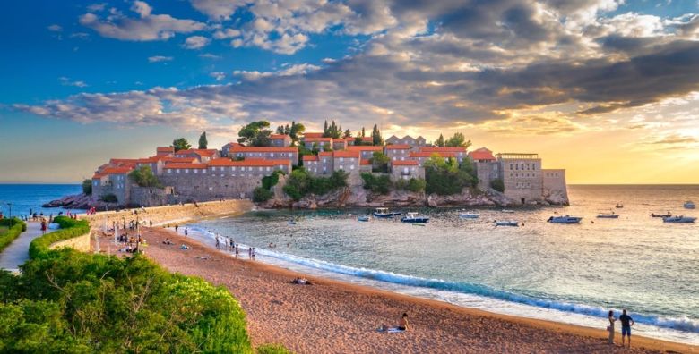 Villa Vanty by Aycon  First minute kraj ljeta na prestiznoj lokaciji Sveti Stefan Crna Gora  336 EUR  5x nocenje u dvokrevetnoj Standard sobi za 2 osobe Besplatan Wi Fi