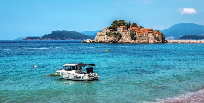 Villa Vanty by Aycon  First minute pocetak ljeta na prestiznoj lokaciji Sveti Stefan Crna Gora  190 EUR  3x nocenje u dvokrevetnoj Standard sobi za 2 osobe Besplatan Wi Fi