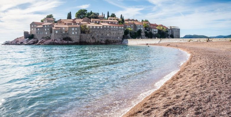 Villa Vanty by Aycon  First minute ljeto na prestiznoj lokaciji Sveti Stefan Crna Gora  265 EUR  3x nocenje u dvokrevetnoj Standard sobi za 2 osobe Besplatan Wi Fi