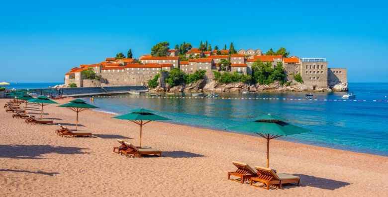 Villa Vanty by Aycon  First minute ljeto na prestiznoj lokaciji Sveti Stefan Crna Gora  439 EUR  5x nocenje u dvokrevetnoj Standard sobi za 2 osobe Besplatan Wi Fi