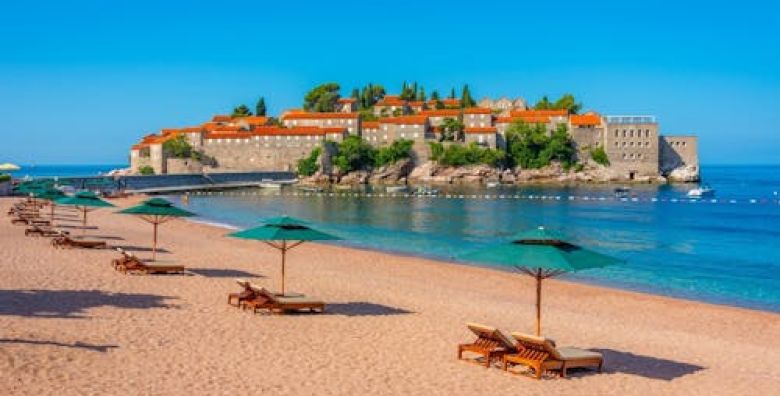 Villa Vanty by Aycon  Ljeto na prestiznoj lokaciji Sveti Stefan Crna Gora  489 €