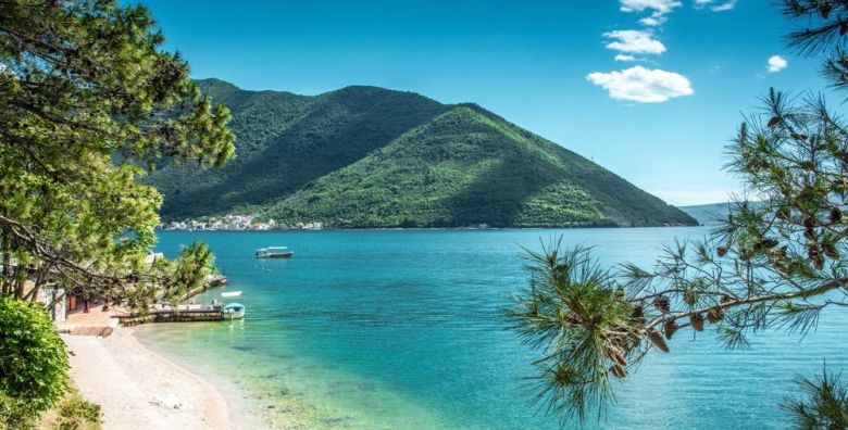 Villa Vanty by Aycon  First minute ljeto na prestiznoj lokaciji Sveti Stefan Crna Gora  641 EUR  7x nocenje u dvokrevetnoj Standard sobi za 2 osobe Besplatan Wi Fi