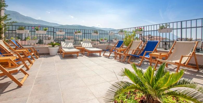 Hotel Twelve by Aycon  First minute obiteljski pocetak i kraj ljeta Budva Crna Gora  565 EUR  5x nocenje u dvokrevetnoj Standard sobi s dodatnim lezajem za 2 osobe 1 dijete do 11 99 godina besplatno  Dorucak