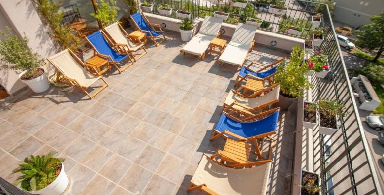 Hotel Twelve by Aycon  First minute obiteljsko ljeto Budva Crna Gora  684 EUR  5x nocenje u dvokrevetnoj Standard sobi s dodatnim lezajem za 2 osobe 1 dijete do 11 99 godina besplatno  Dorucak