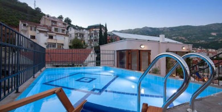 Hotel Twelve by Aycon  Obiteljsko ljeto Budva Crna Gora  536 €