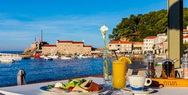 Hotel Riva by Aycon  Obiteljska jesen u Petrovcu Petrovac Crna Gora  316 €