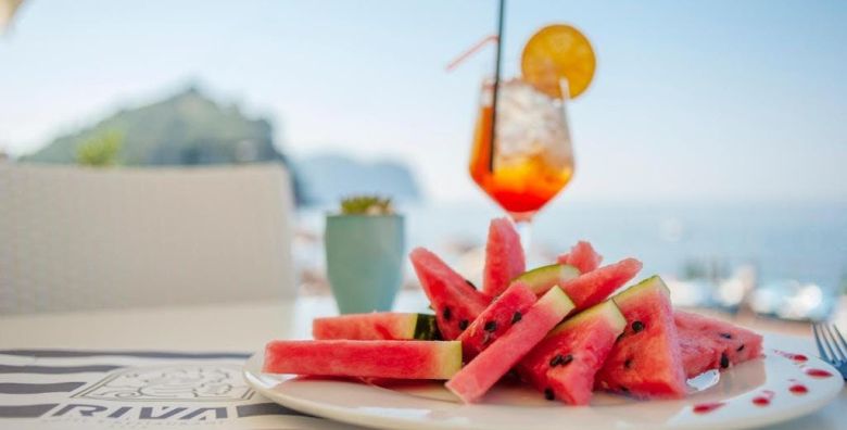 Hotel Riva by Aycon  First minute obiteljski kraj ljeta u Petrovcu Petrovac Crna Gora  335 €