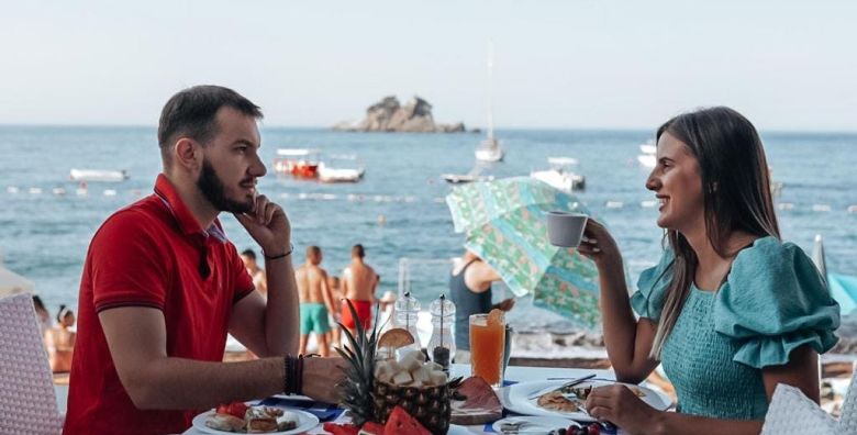 Hotel Riva by Aycon  First minute obiteljski kraj ljeta u Petrovcu Petrovac Crna Gora  555 €