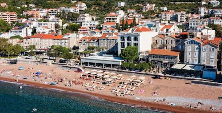 Hotel Riva by Aycon  Obiteljsko ljeto u Petrovcu Petrovac Crna Gora  550 €