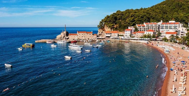 Hotel Riva by Aycon  First minute obiteljsko ljeto u Petrovcu Petrovac Crna Gora  1325 €