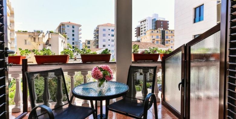 Villa Dvor Kornic  First minute proljece i jesen u Budvi Budva Crna Gora  275 €