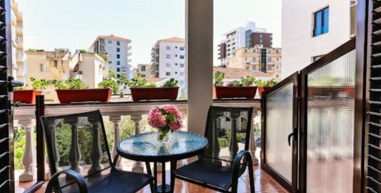 Villa Dvor Kornic  Proljece i jesen u Budvi Budva Crna Gora  305 €