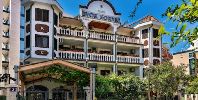 Villa Dvor Kornic  Kraj ljeta u Budvi Budva Crna Gora  235 €