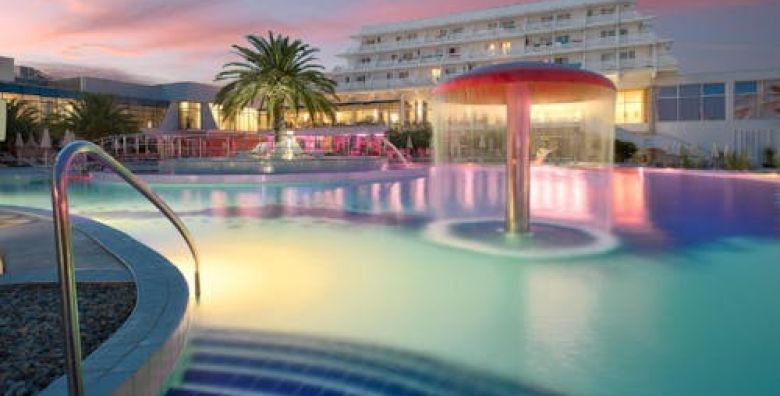 Hotel Olympia  Ekskluzivna obiteljska ponuda za svibanj i lipanj Vodice Dalmacija Hrvatska  472 €