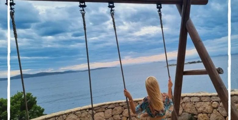 Tribunia Beach Hotel  Pozdrav ljetu u Tribunju Tribunj Dalmacija Hrvatska  199 EUR  2x nocenje u dvokrevetnoj sobi ili apartmanu ovisno o raspolozivosti za 2 osobe Polupansion