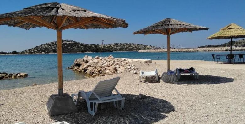 Tribunia Beach Hotel  Ljeto u Tribunju Tribunj Dalmacija Hrvatska  799 EUR  5x nocenje u dvokrevetnoj sobi ili apartmanu ovisno o raspolozivosti za 2 osobe Polupansion